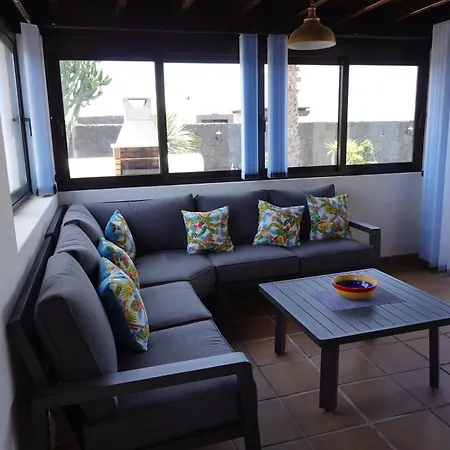 Endearing Lanzarote Dorada 3 Bedrooms Private Pool Sun Terrace Hot Tub Vila Playa Blanca (Lanzarote)